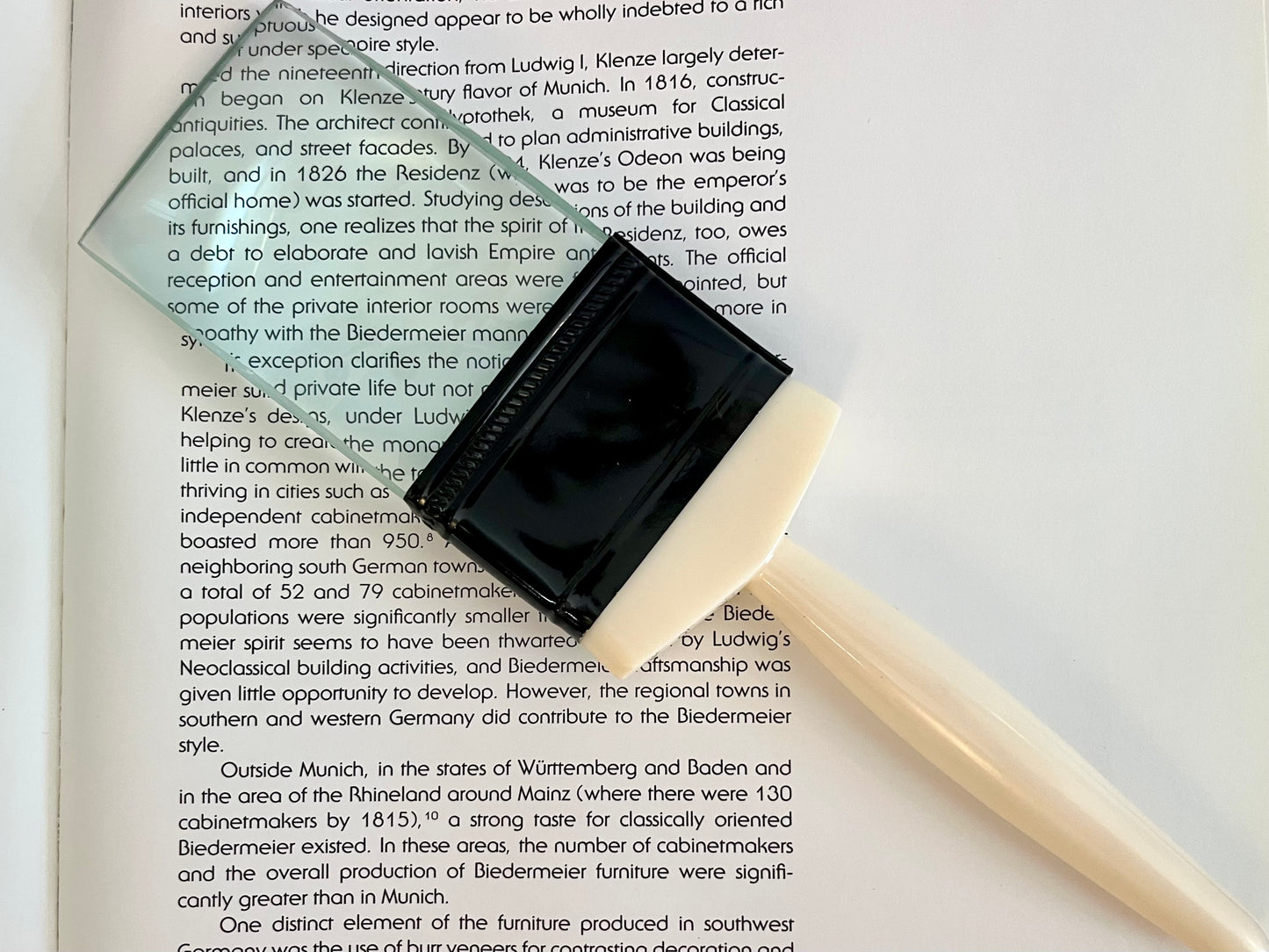 Magnifying Glass Paint Brush